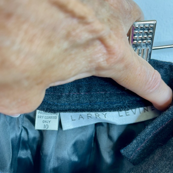 Larry Levine Classic Gray Skirt Suit Set – Size 10 - Picture 9 of 11